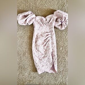 Dress with puff sleeves